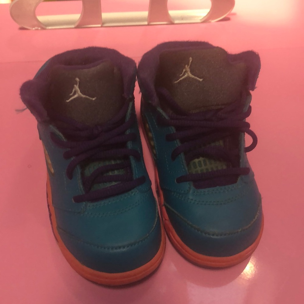 Adorable Jordan sneakers size: 8